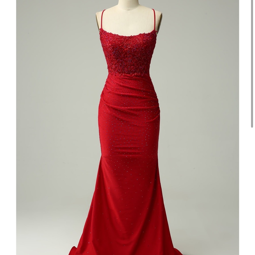 Zapaka Elegant Red Evening Gown